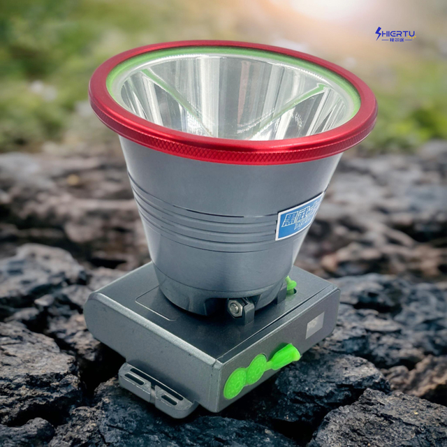 Đ&egrave;n pha khẩn cấp c&oacute; thể sạc lại độ s&aacute;ng cao ShiErTu-V598