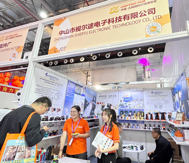 Trao đổi th&ocirc;ng tin li&ecirc;n lạc